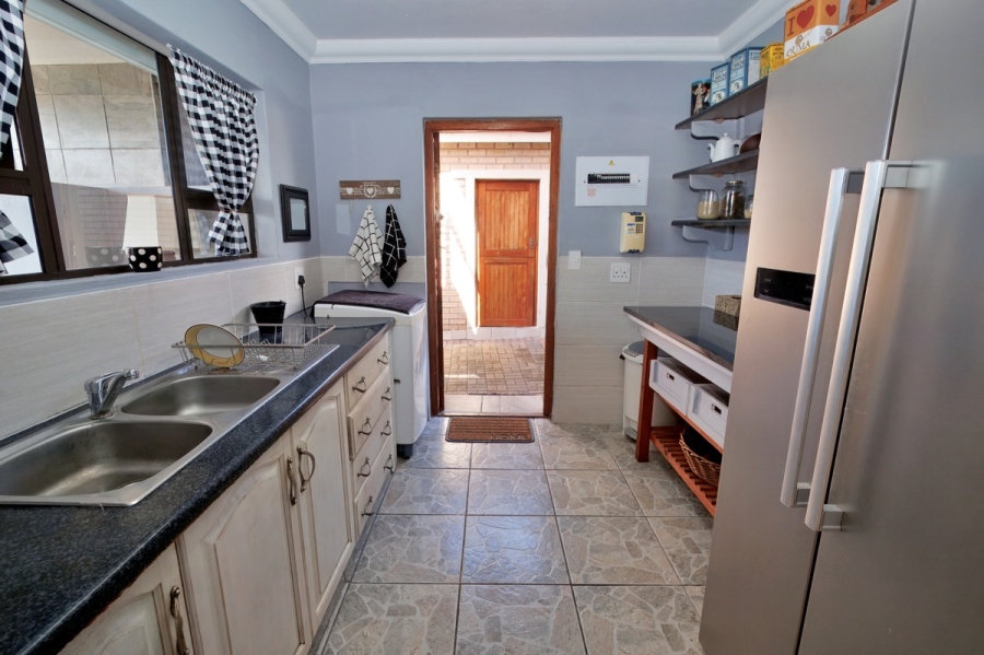 4 Bedroom Property for Sale in Stilbaai Wes Western Cape